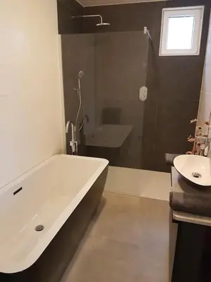 Salle de bains dans l'établissement Le Chalet de l'Odet