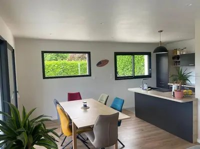Cuisine ou kitchenette dans l'établissement Maison moderne avec vue sur mer