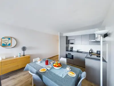 Cuisine ou kitchenette dans l'établissement -PAOLO- Beau T2 avec Vue Mer et Parking