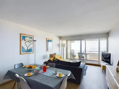 Coin salon dans l'établissement -PAOLO- Beau T2 avec Vue Mer et Parking