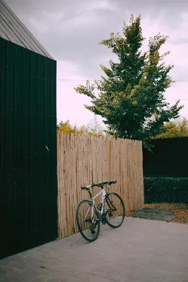Vélo sur le terrain de l'établissement Maisons Bodenn - Lesconil ou dans les environs