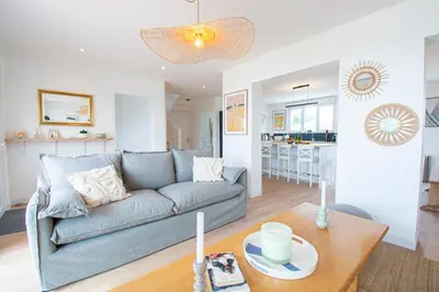 Coin salon dans l'établissement Maison d'Heol I Grande terrasse & vue mer