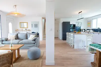 Coin salon dans l'établissement Maison d'Heol I Grande terrasse & vue mer
