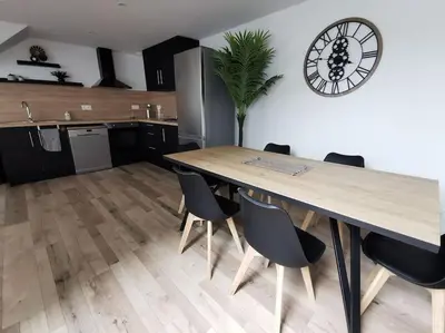 Cuisine ou kitchenette dans l'établissement Ty Bara - wifi - plages à 10 min - 6 voyageurs