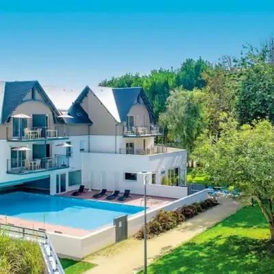 T2 avec piscine en résidence 4 étoiles