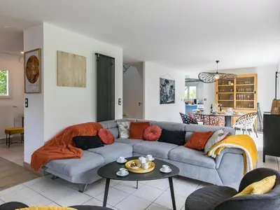 Coin salon dans l'établissement Holiday Home L'échappée by Interhome