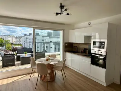 Cuisine ou kitchenette dans l'établissement Charmant T2 avec grande terrasse à proximité immédiate du centre ville