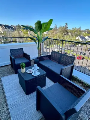 Balcon ou terrasse dans l'établissement Charmant T2 avec grande terrasse à proximité immédiate du centre ville