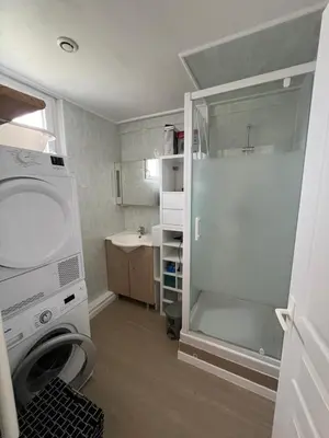 Salle de bains dans l'établissement Très belle Maison Familiale Kernizan à 800m de la plage