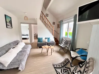 Coin salon dans l'établissement Très belle Maison Familiale Kernizan à 800m de la plage