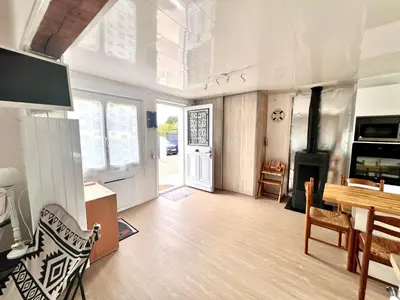 Cuisine ou kitchenette dans l'établissement Très belle Maison Familiale Kernizan à 800m de la plage