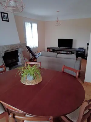 Télévision ou salle de divertissement dans l'établissement Maison Pays Fouesnantais