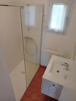 Salle de bains dans l'établissement Maison Pays Fouesnantais