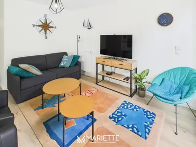 Télévision ou salle de divertissement dans l'établissement -AUSTRAL- Beau T3 a 200 m des plages