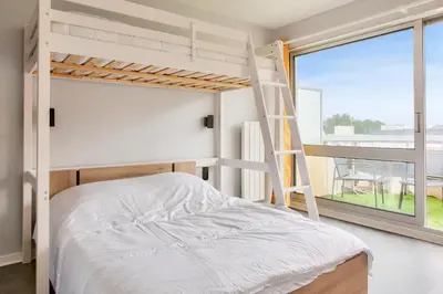 Un ou plusieurs lits dans un hébergement de l'établissement Vue mer - À 160m de la plage - Appartement pour 4