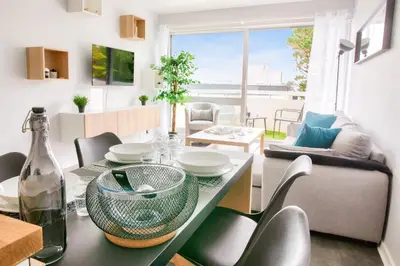 Coin salon dans l'établissement Vue mer - À 160m de la plage - Appartement pour 4
