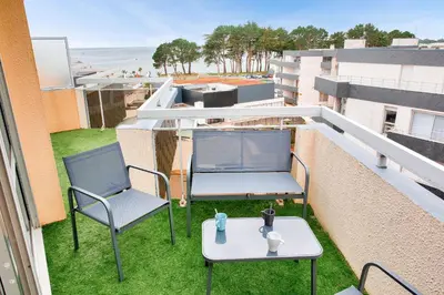 Balcon ou terrasse dans l'établissement Vue mer - À 160m de la plage - Appartement pour 4