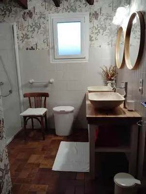 Salle de bains dans l'établissement La petite bretonne de Tréompan