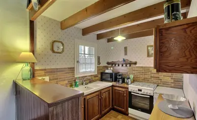 Cuisine ou kitchenette dans l'établissement La petite bretonne de Tréompan