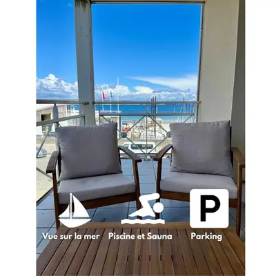 Coin salon dans l'établissement Appartement Cosy, terrasse vu mer, piscine, Sauna - WarmHouse