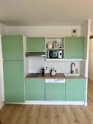 Cuisine ou kitchenette dans l'établissement Appartement Cosy, terrasse vu mer, piscine, Sauna - WarmHouse