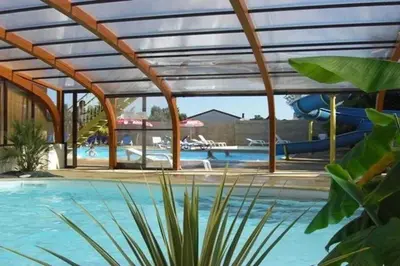 Piscine de l'établissement ZEcamping 4 animaux acceptés et piscine couverte ou située à proximité