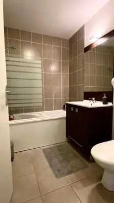 Salle de bains dans l'établissement La Riviera à 50m de la plage