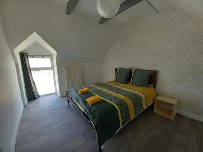 Un ou plusieurs lits dans un hébergement de l'établissement Odet, maison avec grande terrasse