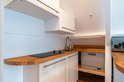 Cuisine ou kitchenette dans l'établissement La Timonerie - Appt climatisé à Bénodet
