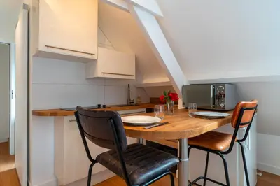 Cuisine ou kitchenette dans l'établissement La Timonerie - Appt climatisé à Bénodet
