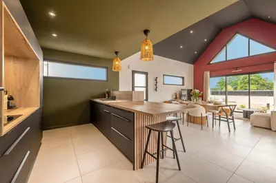 Cuisine ou kitchenette dans l'établissement Maison Simone - Belle Maison pour 6 avec Jacuzzi