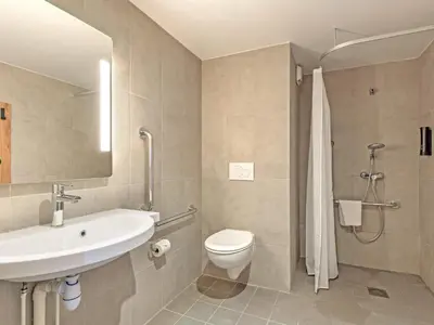 Salle de bains dans l'établissement B&B HOTEL Brest Porte de Gouesnou