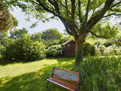 Jardin de l'établissement -ROZ MEIN GLAZ- Annexe pleine vue mer