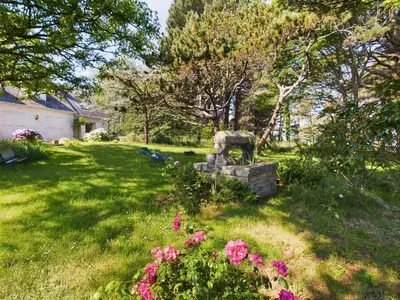 Jardin de l'établissement -ROZ MEIN GLAZ- Annexe pleine vue mer