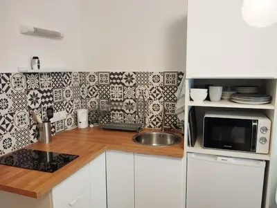 Cuisine ou kitchenette dans l'établissement Studio sur cour, Centre-ville