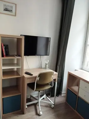 Bibliothèque dans l'appartement