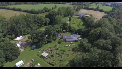Paysage naturel près de la tente de luxe