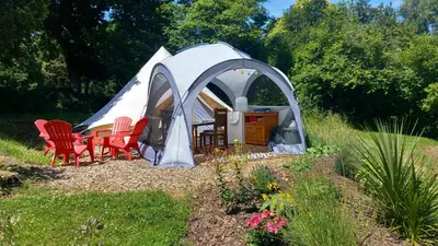 Jardin de l'établissement Tente insolite en pleine nature