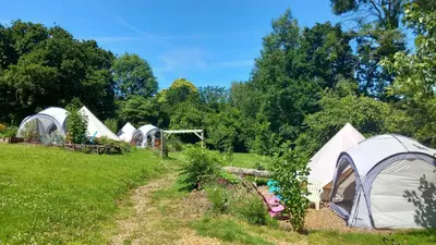 Jardin de l'établissement Tente insolite en pleine nature