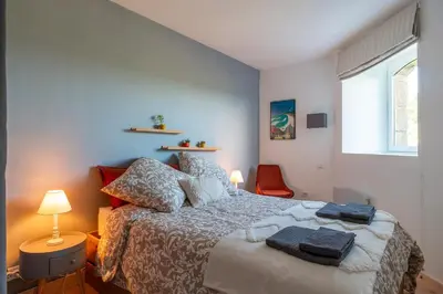Un ou plusieurs lits dans un hébergement de l'établissement Appartement au Château de Locqueran - Mer