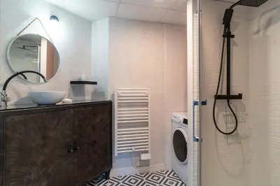 Salle de bains dans l'établissement Appartement au Château de Locqueran - Mer