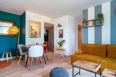 Coin salon dans l'établissement Appartement au Château de Locqueran - Mer