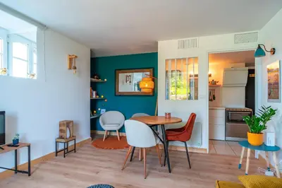 Cuisine ou kitchenette dans l'établissement Appartement au Château de Locqueran - Mer