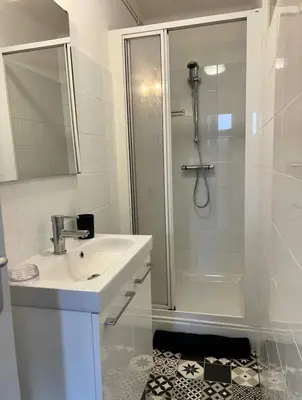 Salle de bains dans l'établissement La Maison de Soaz classée 3 étoiles