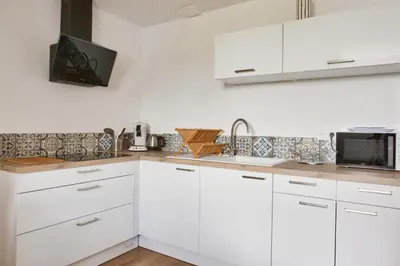 Cuisine ou kitchenette dans l'établissement À 230m de la plage - Bel appartement pour 4