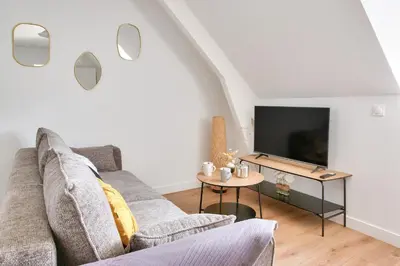 Télévision ou salle de divertissement dans l'établissement À 230m de la plage - Bel appartement pour 4