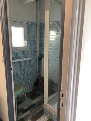 Salle de bains dans l'établissement Chambre
