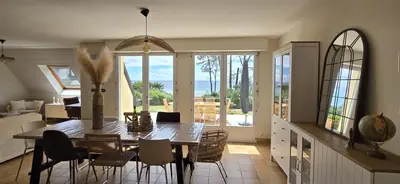 Coin salon dans l'établissement Maison vue mer Crozon - Jacuzzi - Sauna