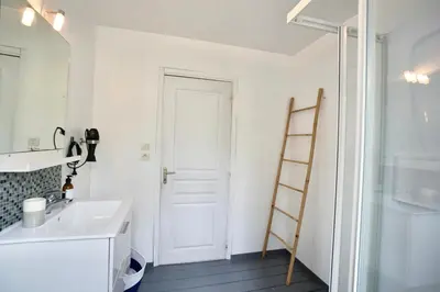 Salle de bains dans l'établissement La petite maison de pêcheur