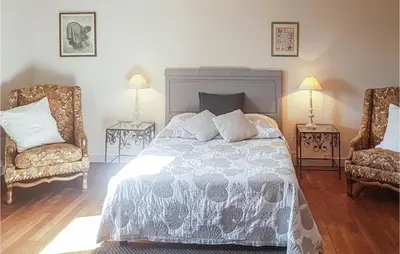 Un ou plusieurs lits dans un hébergement de l'établissement Stunning Home In Plogastel St Germain